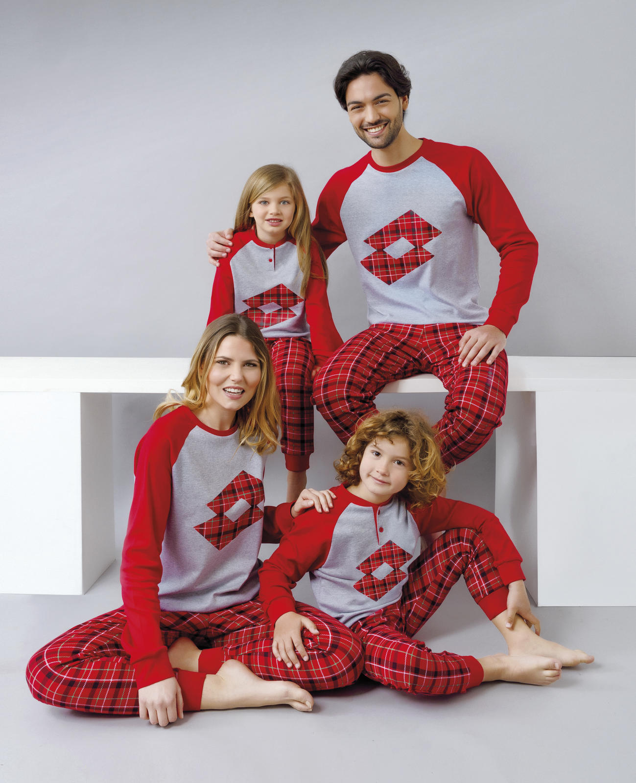 Pigiama Invernale GISELA X Tom&Jerry, In Cotone Interlock, Maglia Con Stampa Tom E Pantaloni Allover, Taglie S-XL, Confezione Regalo