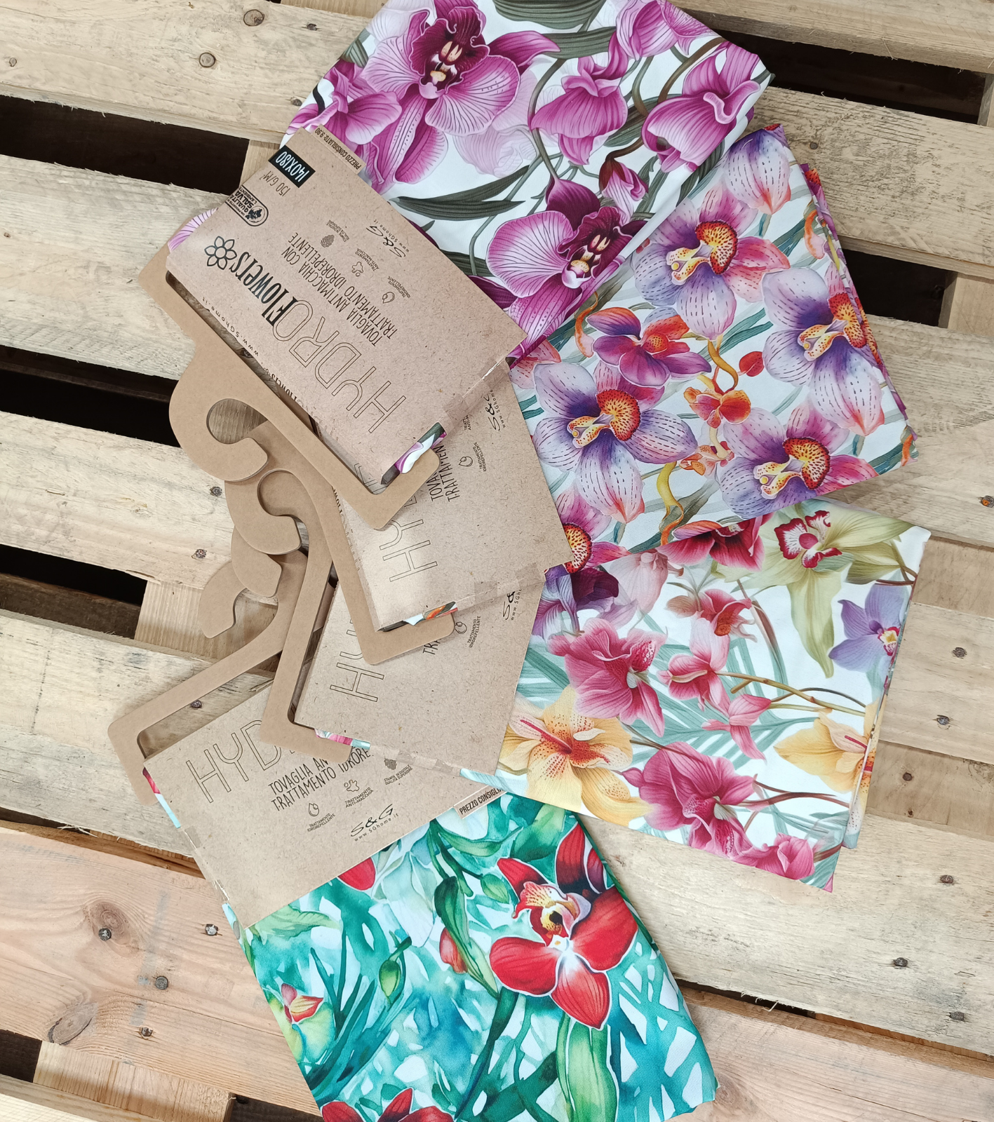 4P HYDRO FLOWERS ΤΡΑΠΕΖΟΜΑΝΤΗΛΟ ΑΝΘΕΚΤΙΚΟ ΣΤΟΥΣ ΛΕΚΕΔΕΣ 140X140 Tellini S.R.L. Χονδρική ενδυμασία