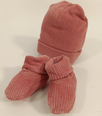 CAPPELLINO+SCARPETTE NEONATA 7526 Tellini S.r.l. Ingrosso Abbigliamento